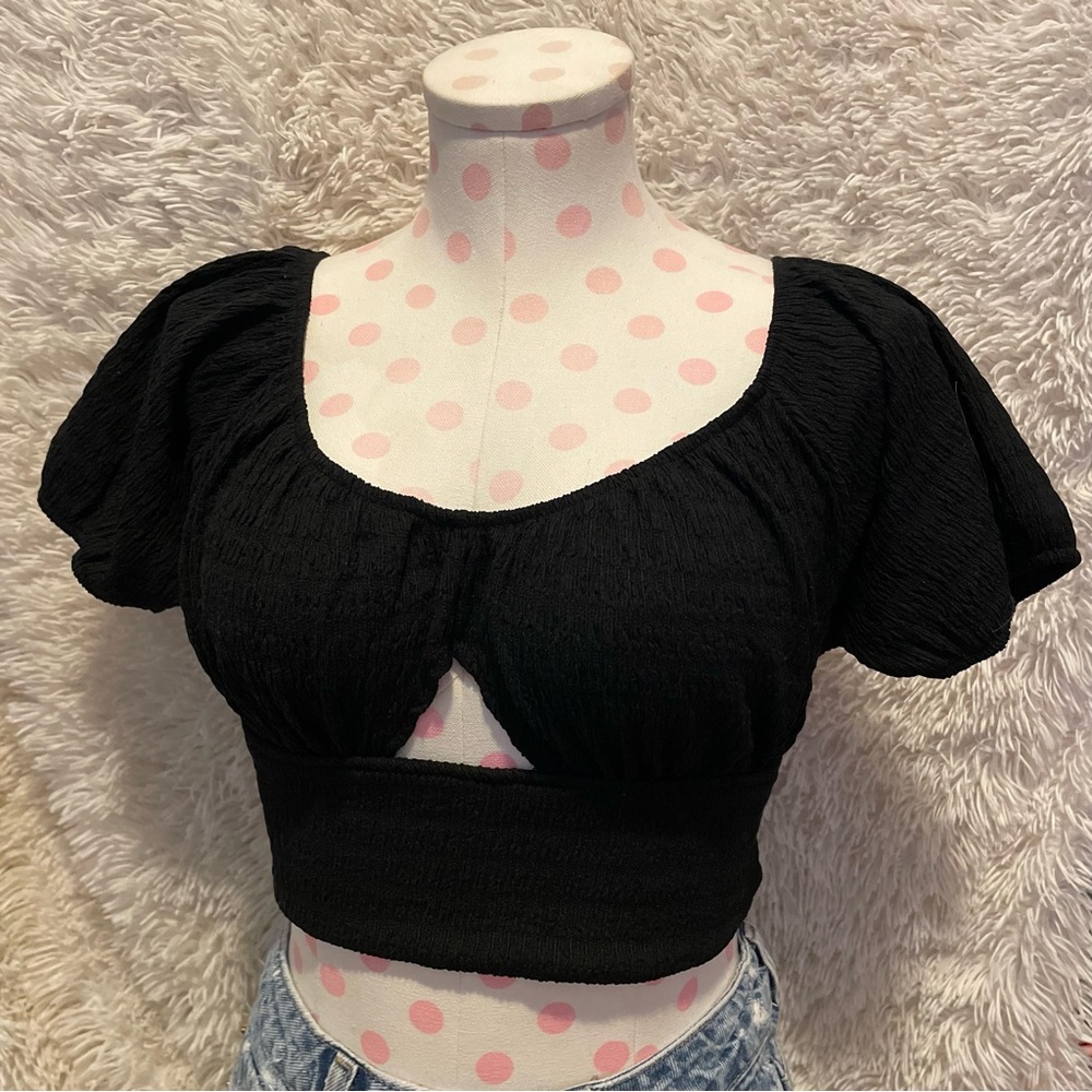 Black Puff‎ Sleeve Crop Top